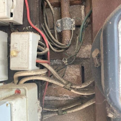 Bad-Wiring-6-pkx9f0d0bh608eatp1wlq4wyuxao7ib51kbxti839k.jpg