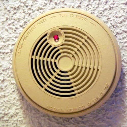 old-smoke-alarm-pl9jjy625298fm23y8jp6jvxg8q9p1gcr3jws20qko.jpg